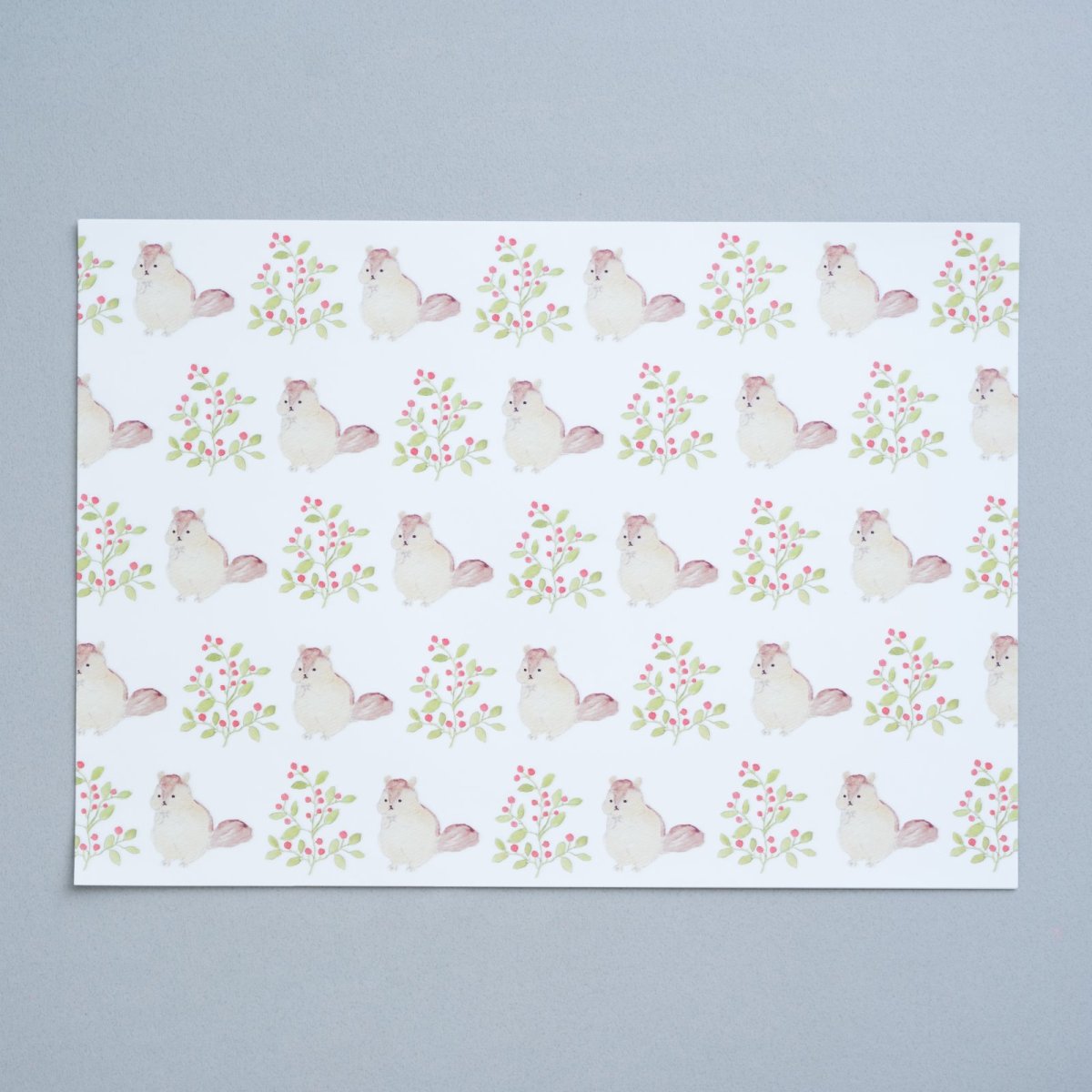 画像1: 〔500円×5個〕包装紙撰-リスと木の実 (1)